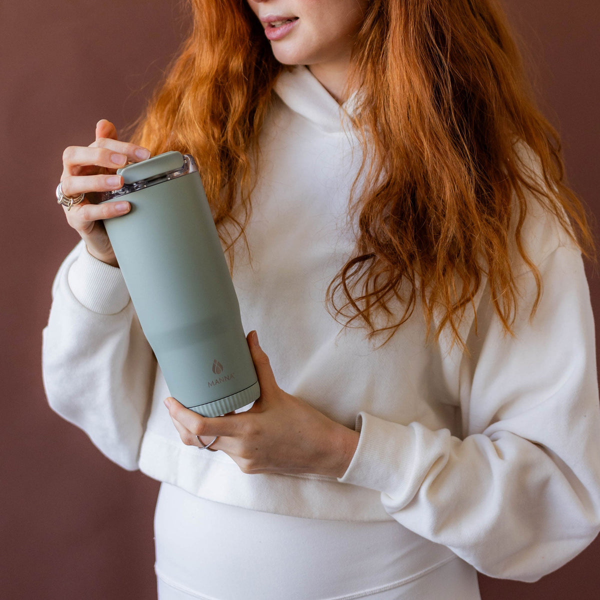 30-oz-groove-tumbler-y8 4Manna_Website_Lifestyles-17.jpg
