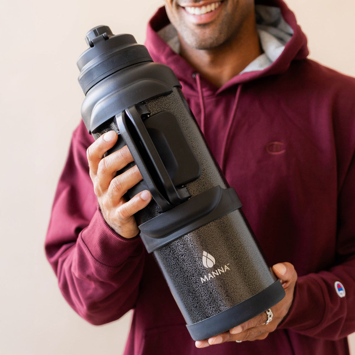 4l-titan-bottle-135-oz-n9 5Manna_Website_Lifestyles-29.jpg